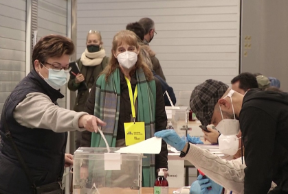 Catalães votam em eleição regional; campanha se concentrou no combate à pandemia