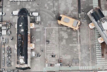 As duas metades do submarino Perle
