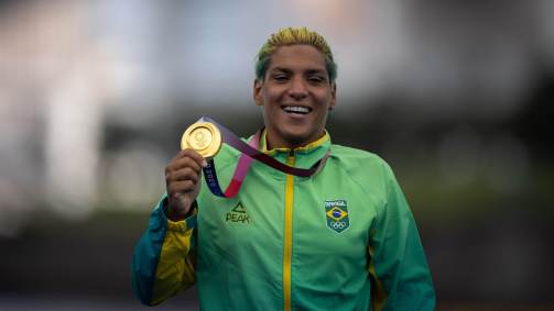 Ana Marcela Cunha conquistou a medalha de ouro para o Brasil na maratona aquática feminina em Tóquio