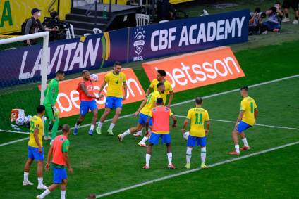 Jogadores do Brasil treitam na Arena Corinthians