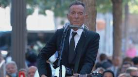 Bruce Springsteen canta I&#039;ll see you in my dreams em homenagem às vítimas do 11 de Setembro