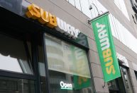 Morre co-fundador do Subway, que transformou US$ 1 mil em uma empresa bilionária
