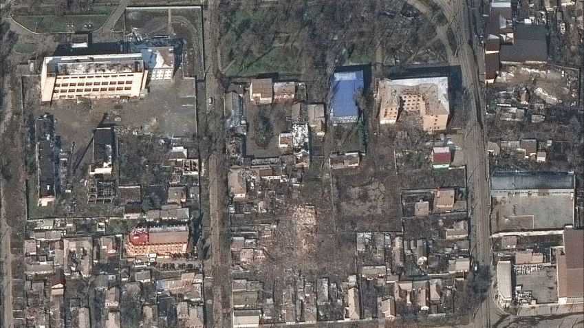 Imagens de satélite Maxar mostram destruição de mercearias e shopping centers no oeste de Mariupol, Ucrânia / Satellite image (c) 2022 Maxar Technologies/Getty Images