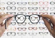 Usar óculos pode fazer uma pessoa parecer mais inteligente, mesmo sem motivo
