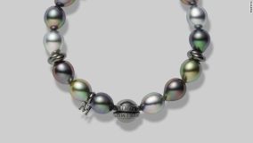 Mikimoto, a joalheria japonesa que criou a pérola cultivada há mais de 125 anos, é uma das marcas mais prestigiadas do setor