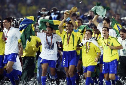 Seleção brasileira comemora pentacampeonato na Copa do Mundo de 2002, no Japão - 30/06/2002