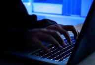 Dona do Pornhub admite que lucrou com tráfico sexual