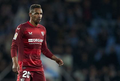 Fernando foi titular do Sevilla durante a temporada 22/23
