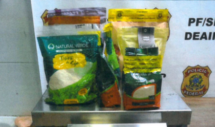Mulher é presa em Guarulhos ao tentar embarcar com mais de 7 kg de cocaína escondidos em suplementos alimentares