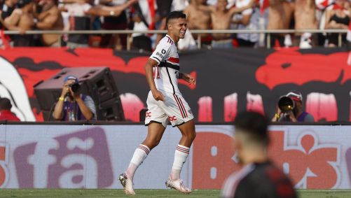 Nestor comemora o gol do título do São Paulo na Copa do Brasil