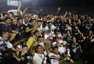 Festa do São Paulo tem banho de gelo em Dorival e recado de Luciano; veja