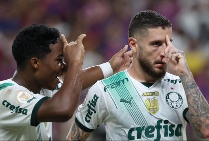 Endrick e Zé Rafael comemoram gol do Palmeiras contra o Fortaleza