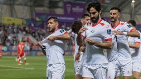 Zeid Qunbar comemora o gol que marcou na vitória histórica da Palestina sobre Hong Kong