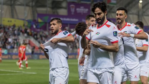 Zeid Qunbar comemora o gol que marcou na vitória histórica da Palestina sobre Hong Kong