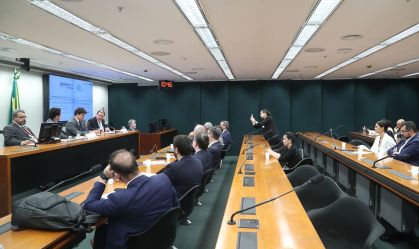 Comissão da Câmara aprova piso salarial de R$ 3.600 para profissionais de educação física