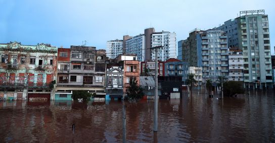 Rua Voluntários da Pátria, em Porto Alegre (RS), durante a enchente de 2024