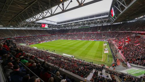 Düsseldorf Arena, em Düsseldorf, tem capacidade para 47.000 pessoas