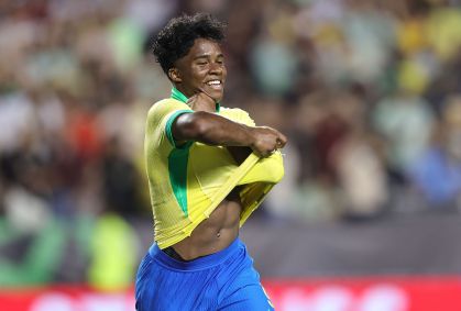 Endrick comemorando o gol da vitória do Brasil sobre o México em amistoso