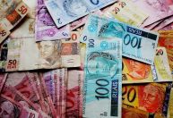 Salário mínimo tem alta real, mas poder de compra seguirá estagnado até 2026, diz pesquisa
