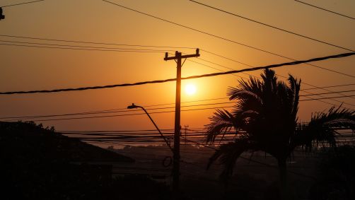Cidade de Campo Mourão, na região centro-oeste do Paraná, teve calor e clima seco nesta quarta-feira (21); estado será afetado por onda de calor
