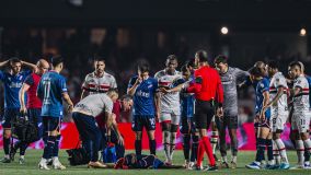 Izquierdo teve que sair do Morumbis de ambulância