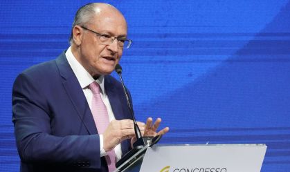 Governo vai cumprir arcabouço fiscal cortando despesas para reduzir juros, diz Alckmin