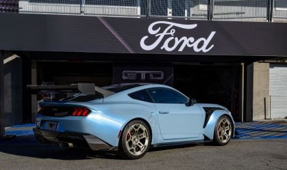 Ford tem tombo no lucro e suspende projeção de 2025