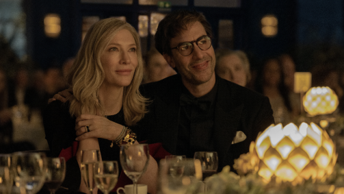 Cate Blanchett e Sacha Baron Cohen em cena de &quot;DISCLAIMER*&quot;, minissérie do Apple TV+