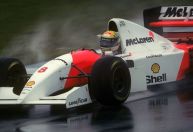 Fórmula 1: capacete de Senna é vendido por valor recorde em leilão