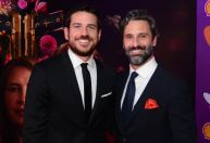 Marco Pigossi conta como começou romance com o marido: "História de amor"