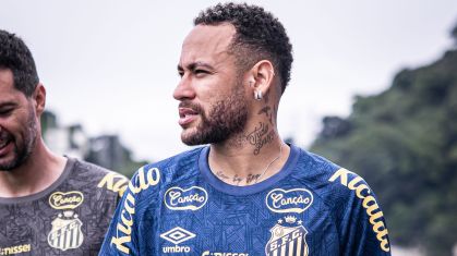 Neymar durante treino no Santos