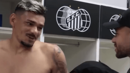 Tiquinho cumprimentou Neymar pela 1ª vez somente de toalha