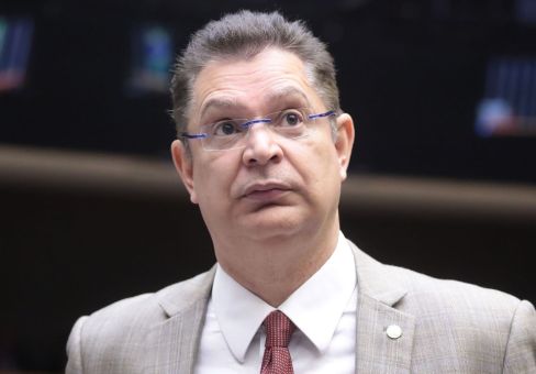 Texto alternativo da anistia parece estratégia para desviar foco, diz líder