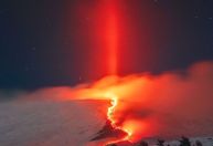 Reflexo no céu de erupção vulcânica na Itália é registrado pela Nasa; veja