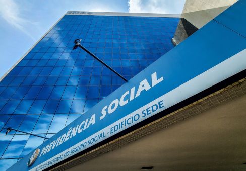 Vítimas de fraude no INSS começam a receber dinheiro de volta em maio