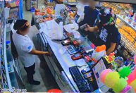 Suspeito morre após policial reagir a tentativa de assalto a padaria em SP