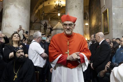 O Patriarca Latino de Jerusalém, Pierbattista Pizzaballa, participa de uma missa em homenagem ao Papa Francisco na Igreja do Santo Sepulcro em 23 de abril de 2025 em Jerusalém.