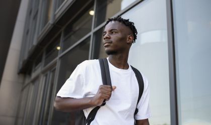 Programa oferece bolsas no exterior para estudantes negros até 30 de abril