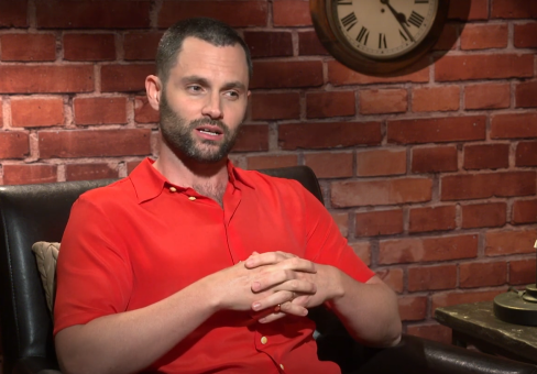 Penn Badgley fala quais são as maiores red flags de Joe em “Você”; assista