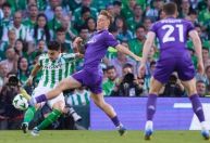 Betis vence a Fiorentina e abre vantagem na semifinal da Conference