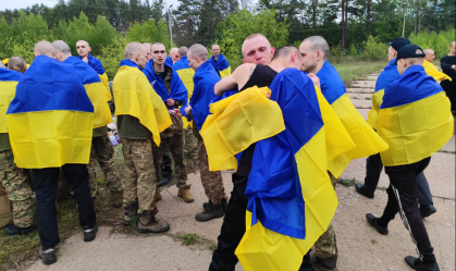 Rússia e Ucrânia trocam centenas de prisioneiros de guerra