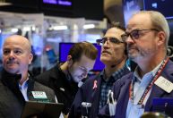 Wall Street fecha sem direção única após sinais de inflação menor, mas com bancos e Disney sob pressão