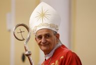 Conheça Matteo Zuppi, "padre de rua" italiano entre favoritos para conclave